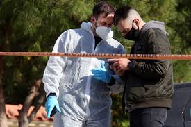 Karaivaz wurde tot neben seinem auto gefunden. Jxbfln Eid4xwm