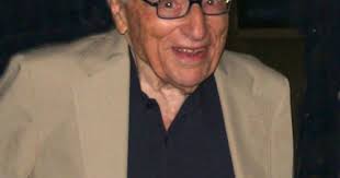 Addio a Walter Bernstein, regista e sceneggiatore