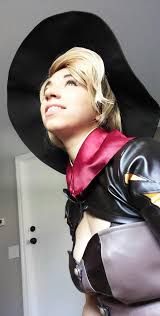 Isabella Sinclair (@IzySinclair)