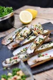 Couteaux A L Ail Basilic Et Ciboulette Recette Recettes Fruits De Mer Cuisine Poisson Recettes De Tapas