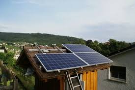 Montage Der Solarmodule Auf Den Montageschienen Fast Ist Es Vollbracht Solar Sonnenkollektor