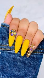 Professionally performed and yellow nails design pattern on nails can be done not only with the help of brushes, but also with the help of dots. 9 Nail Yellow Design Spring Pembe Tirnaklar Jel Tirnaklar Akrilik Tirnak Tasarimlari