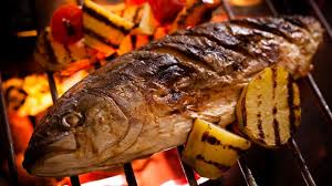 Ikan bakar kakap merah disajikan dengan sambal. Resep Ikan Bakar Bumbu Kuning Aromanya Menggoda Bikin Ngumpul Seru