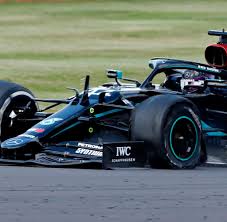Dahinter reihte sich hamiltons teamkollege valtteri bottas ein. Silverstone Hamilton Rettet Sich Auf Drei Reifen Als Sieger Ins Ziel Welt