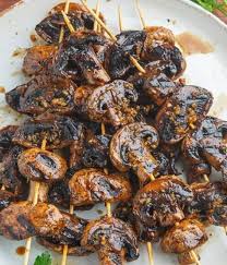 Si Vous Cherchez Une Entree A Faire Pour Vos Invites Essayez Ces Brochettes De Champignons Balsamiques Et Ail Recipes Food Balsamic Recipe