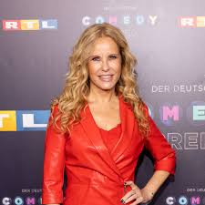 Rtl trauert um seinen moderator jan hahn. Rtl Moderatorin Katja Burkard Makeover Bei Punkt 12 Sie Verwandelte Sich In Olivia Jones Bunte De