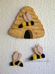 Wir senden euch das ganze jahr über das wacken feeling nach hause. Basteln Mit Holz Laubsaegearbeit Mit Vorlage Bienenstock Und Biene