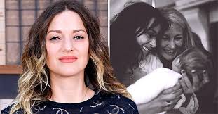 Marion cotillard passionately kissed her beau guillaume canet as their son marcel snuggled them at the grove in la friday. Guillaume Canet Et Marion Cotillard Sont Parents Decouvrez Leurs Enfants Louise Et Marcel