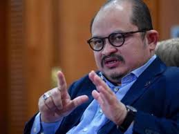Datuk seri shamsul said he hired mr haziq to be his private secretary after screening several applications for the job, and personally chose him. Tolak Halim Bachik Sebagai Senator Bukan Sebab Kem Berbeza