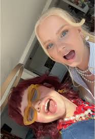 favorite twin🌟#fyp #twinsisters #twins #fypp @victoria west ★!!