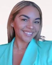 Andrea Heitz's Instagram, Twitter & Facebook