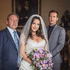 Busty Kelly Brook slips into a wedding dress in new preview of her Midsomer  Murders cameo | The Irish Sun