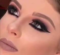 بمناسبه قرب أفراح التوجيهي ... راح اعمل عرررض قنبلة الشهر🎉🎉 بس للصبايا  التوجيهي مكياج كامل مع رموش وكنتور تسريحه فخمه ورسم حنا فققط ١٠ دنانير  وكمان🎁🎁هديه بكج مكياج خلي الكل يفرح ..🎈🎈🎈والف