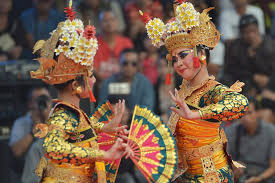 Ciri khas dalam tarian ini adalah pada penari perempuan yang membawa boboko atau bakul sebagai properti dalam menarinya. 30 Jenis Tari Bali Kesenian Tari Tradisional Pulau Dewata Gambar Penjelasan