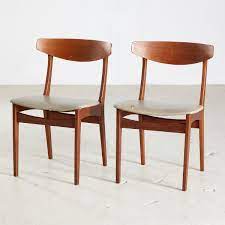 Vintage modern / danish / retro style. Mid Century Danish Teak Dining Chairs 1960s Set Of 2 For Sale At Pamono