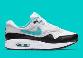 This colour scheme is completed by the blacked out vapormax air unit outsole. Nike Air Max 1 Kids Dusty Cactus Store List Sneakernews Com