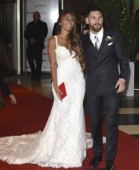 Слушать песни и музыку shakira онлайн. Lionel Messi Alles Uber Das Hochzeitskleid Von Antonella Roccuzzo Kleid Hochzeit Hochzeitskleid Hochzeitsfeier Ideen