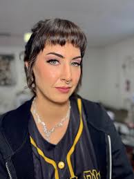 Who can recommend a natural makeup artist for a wedding?