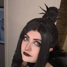 Liz Ard's Instagram, Twitter & Facebook