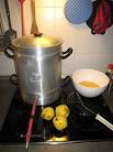 Quitten entsaften mit einem Dampfentsafter -