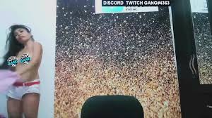 Streamer Twitch Montrant Ses Seins Et Ses Tétons Glissés Accidentellement,  Set 59 - EPORNER