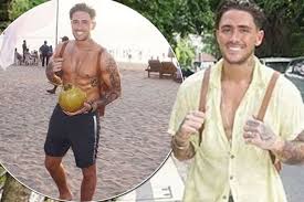 Stephen bear in an instagram selfie in january 2018 (stephen bear / instagram) stephen bear facts. Stephen Bear Jets To Bali For A Month To Get Over Charlotte Crosby Heartbreak Mirror Online