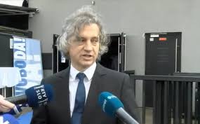 Je predsednik vlade Robert Golob s ...