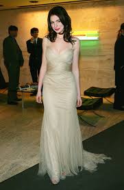Diana was quick to tuck the front of her dress in, though, effectively. Anne Hathaway Reveals Fan Favorite Princess Diaries Scene Wasn T Originally In The Script London Evening Standard Evening Standard