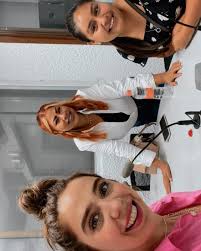 El es mi amigo el Padre Gustavo Márquez… si tuviera que decir algo de él,  no terminaría je je Les cuento dos hechos que me marcaron con el: 1- hace  años, cuando