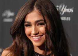 Cutest girl that made an appearance. No wonder Ray stole statues, Rava  probably hypnotized him with her gorgeous intense mysterious eyes.