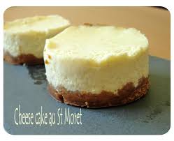 Recouvrir le moule de papier sulfurisé. Cheese Cake Au St Moret Cuisine Et Dependances