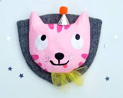 Ahnliche Artikel Wie Kinderzimmer Wandobjekt Tierkopf Hirsch In Beige Pappmache Auf Etsy Diy Nursery Decor Animal Heads Clay Crafts Air Dry