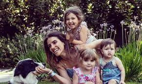 Personajes de el ministerio del tiempo. La Linda Foto Con La Que Maria Luisa Godoy Demuestra Que Con Sus Hijas Son Iguales