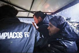 Olympiakos piräus heute bestellen, versandkostenfrei. Paok Vs Olympiakos Suspended After Visitors Boss Oscar Garcia Hit In Head With Toilet Roll And Taken To Hospital