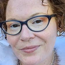 Amanda Lilley's Instagram, Twitter & Facebook