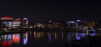 Luźniejszą porą roku jest natomiast zima i jesień. Foto Kostka Krakow Noca Kostka Liceum