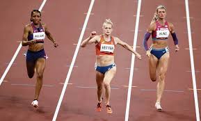Carolina evelyn klüft (* 2.februar 1983 in sandhult, gemeinde borås) ist eine ehemalige schwedische leichtathletin und war vor allem im siebenkampf erfolgreich, in dem sie von 2003 bis 2008 zur weltspitze gehörte und neben einer olympischen goldmedaille dreimal bei weltmeisterschaften und zweimal bei europameisterschaften gewinnen konnte. Lx8q3fkdzpetmm