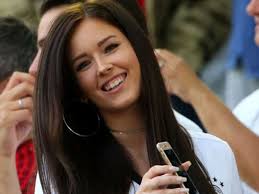Born 27 may 1990) is a german professional footballer who plays as a left back and midfielder for bundesliga club 1. Lena Stiffel Die Infos Zur Freundin Von Julian Draxler Wm 2018 Fussball Wm