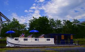 It is located in the oeste region, formerly estremadura province. Les Canalous La Peniche F For Rent Pontailler Sur Saone France