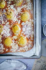 Ein einfaches, herzhaftes und leckeres rezept für einen zwiebelkuchen. Puddingkuchen Hefeteig Vom Blech Zucker Zimt Und Liebe