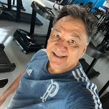 Essa flor e esse Albert tem que sair pra ontem