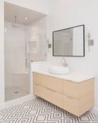 In diesem ratgeber erläutern wir, welche vorteile fliesen im bad haben, welche arten es gibt und was badfliesen kosten. 75 Moderne Badezimmer Mit Spiegelfliesen Ideen Bilder Dezember 2020 Houzz De