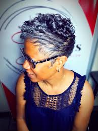 The short hair guru Leona Stokes is an amazing hair ARTIST 🔥🔥👏🏽🤩🔥🔥  book online at www.styleseat.com/leonastokes or call us at 773-445-8300  #desissalon #desisfullservicesalon #shorthAir #shorthairstyles  #chicagohairstylist