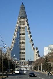 Ryugyong Hotel In Pyongyang North Korea Architettura Futuristica Grattacieli Architettura Moderna