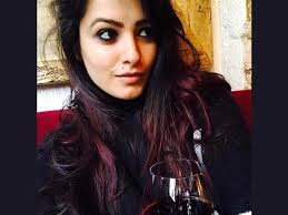 The hair color blonder equally puts a damaged hair in order when applied before the burgundy process. These Anita Hassanandani Instagram Photos Are All The Hair Colour Inspiration You Need