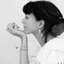 Collier en émeraude, rubis et saphirs à Paris