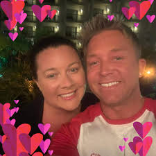 Straight out of the dream journal 🤯 Nick McNutt dropped from the top deck  and ripped a line you don't get every day. Perfect light, stable powder,  pristine conditions 🤘 His full