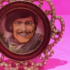 1 Antique vintage Victorian ornate gold gilt picture photo frame 7.5 easel  back