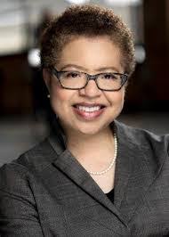 Lorraine Waller's Instagram, Twitter & Facebook