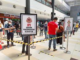Menurut kenyataan itu, waktu operasi utc di seluruh negara termasuk sabtu dan ahad dibuka mulai jam 8 pagi hingga 5 petang. Johor Utc Jam Packed On First Day Of Its Reopening The Star